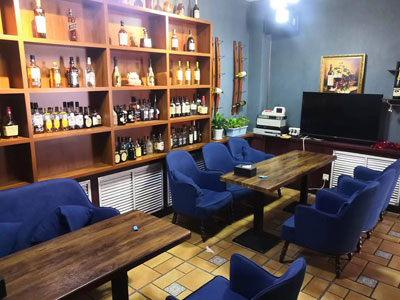 民主广场商业街3年老店低价转让