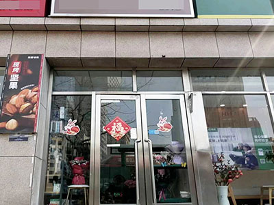 三八广场主街鲜花店转让（可空转 除餐饮）