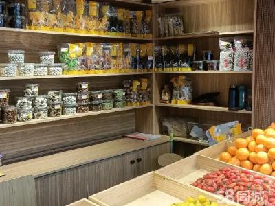 该商铺门面宽阔 适合做美食档口或美甲店等