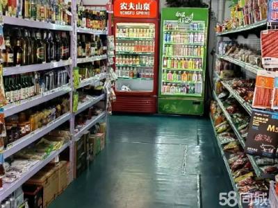 本超市优势就是独一家 紧靠海边