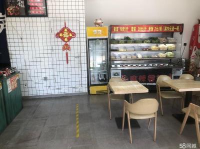 临街商铺附近多个高档小区临近公交车站