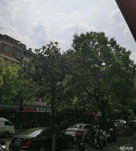 八一路附近超市低价转让
