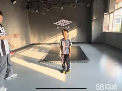 位置优越 以前做舞蹈室（装修 设备齐全 约我现场看）