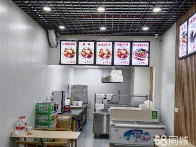 舒心麻辣烫离辽师分校区很近 有固定客源