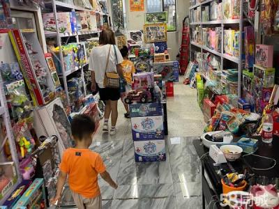 店铺正对大集 对面乾豪新界3所幼儿园 客流稳定 轻便生意