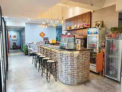 五一广场纯一层多个停车位棋牌室转让