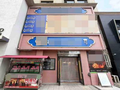 小区门口十字路口旁快餐早餐店带设备转