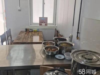 天津街临街小吃店！！