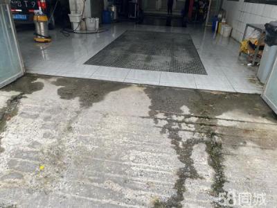两个门口 每个门洞两个车位 举架高 工位宽敞