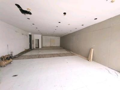 门店出租|开发区金马路临街商铺大门头户型方正