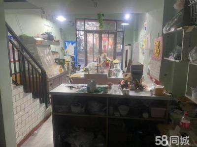 一共3层 二层是隔出来的都可以利用