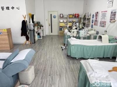 万达广场9号门左手边理发店二楼出兑