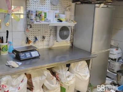 小区门口超市一楼经营中面包店转让