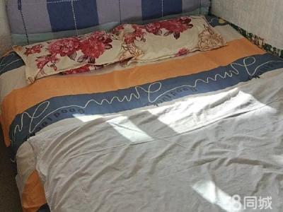 (现正在营业的旅店)一楼5个普通间 二楼5个标准间。