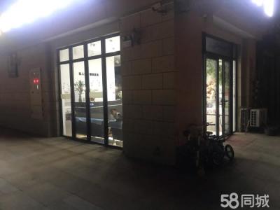 华润海中国大型高档小区大型超市 水上乐园。旁边学校