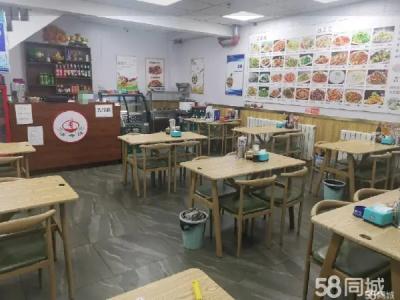 门脸宽敞 停车方便 室内方正规整！