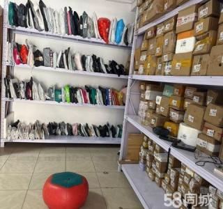 社区一楼 房屋两室两厅一厨一卫 可做饭
