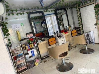 六年老店 周围都是居民楼 附近有所大学
