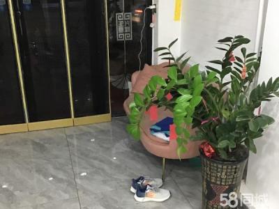 美容院内（出租美甲） 中介勿扰。价钱可面议