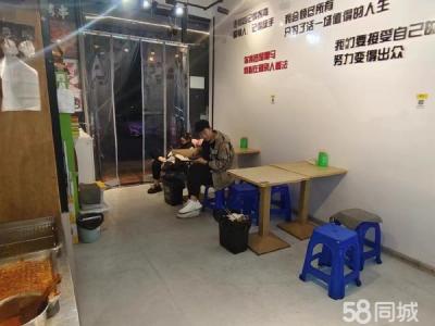 临街商铺 稳定客源。万达附近