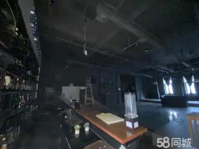 酒吧转让！开发区万达金街客源嘎嘎好 