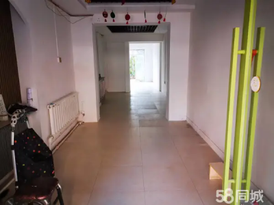 旺铺地处三路汇集处 有后院