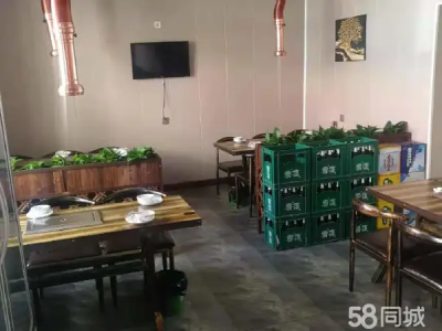 车库外包装豪华 室内设计干净利落