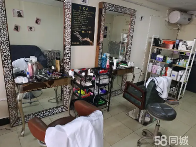 理发店转让 房租便宜 还有库房 轻轻松松