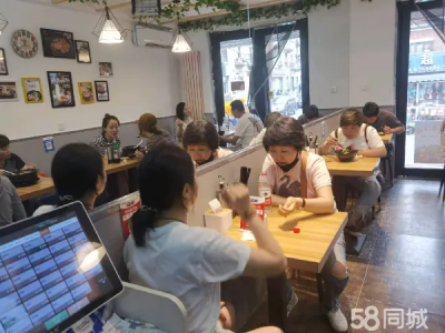 西安路沿线的店