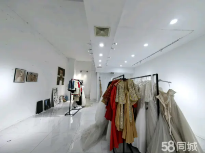 婚纱摄影服装设备一应俱全拎着相机就可以开干