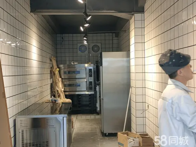 近春德市场 附近有中学 小学 居民区 市场