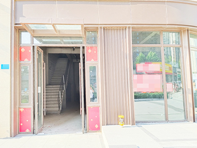 体育新城小区门口空铺出租