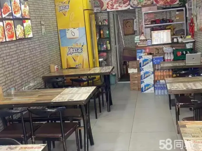姚家工业区主街 周围有公寓和居民区