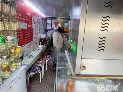 可做快递。餐饮。小吃。 有阁楼有洗手间麻雀虽小 五脏俱全