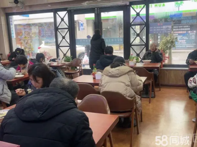 三层楼房 精装修 通风良好 布局合适 临近沃尔玛、比优特超市
