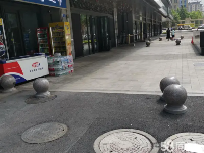 小区及公寓大门出入口的商铺