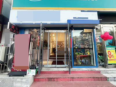 空转剩余房租！辛寨子商业街主街车站前餐饮店
