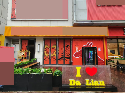 租金季付~高新万达金街带院餐饮店转让