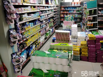超市位于小区中间位置