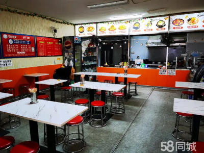 辽宁轻工职业学院西门砬河路临街餐饮旺铺转让 接手即可经营