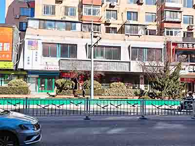 西安路主道旁260平空铺出租