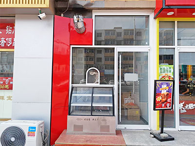 营城子商场主路旁11平空铺出租