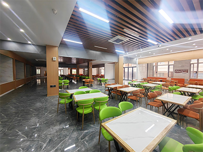 开发区大学内新装修美食广场招商