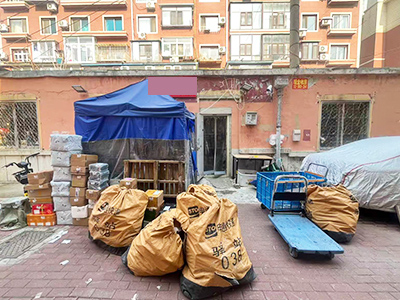 日均900件每件0.7元年租金1.5万