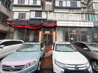 新开路商圈纯一层大门头空铺出租