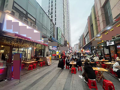 万达3号门对面可外摆餐饮店转让