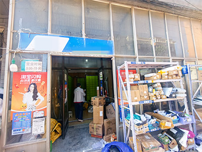 金二小学附近日均1000件自助驿站出兑