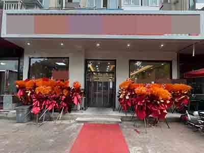 保税区南门兄弟拉面旁纯一层餐饮店