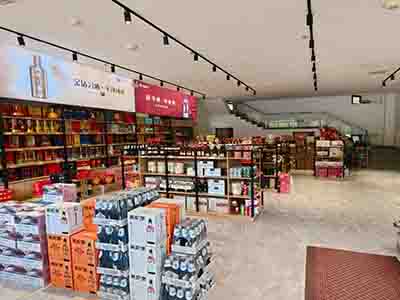 瓦房店精装300平空铺出租