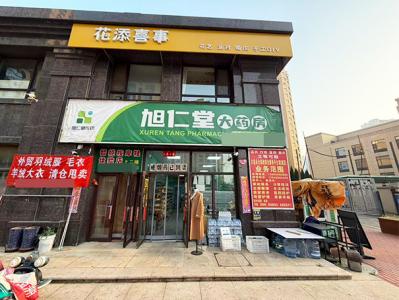 挨着小区门口的80平可外摆空铺出租
